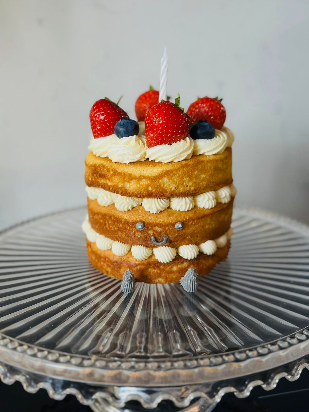 Elegant wedding cake with floral design